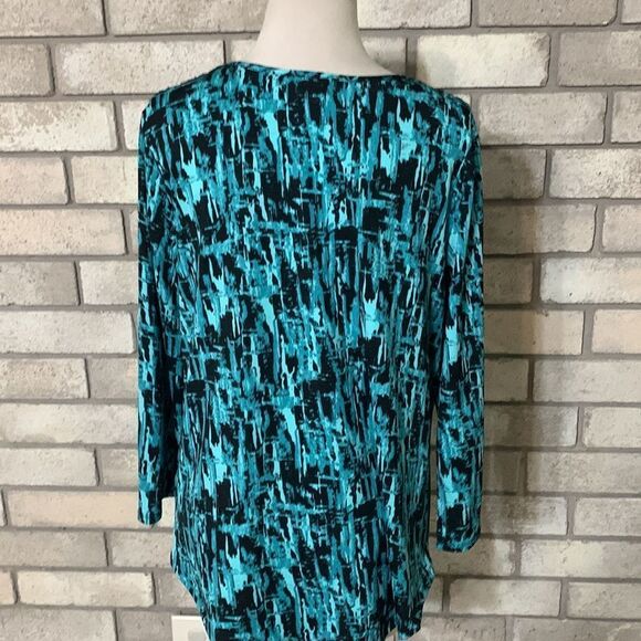 3for$20 blouse size large runs a bit on smaller side - Picture 2 of 3